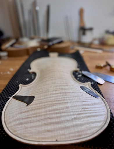 Craftsmanship detail in the Cella Fine Violins workshop 2