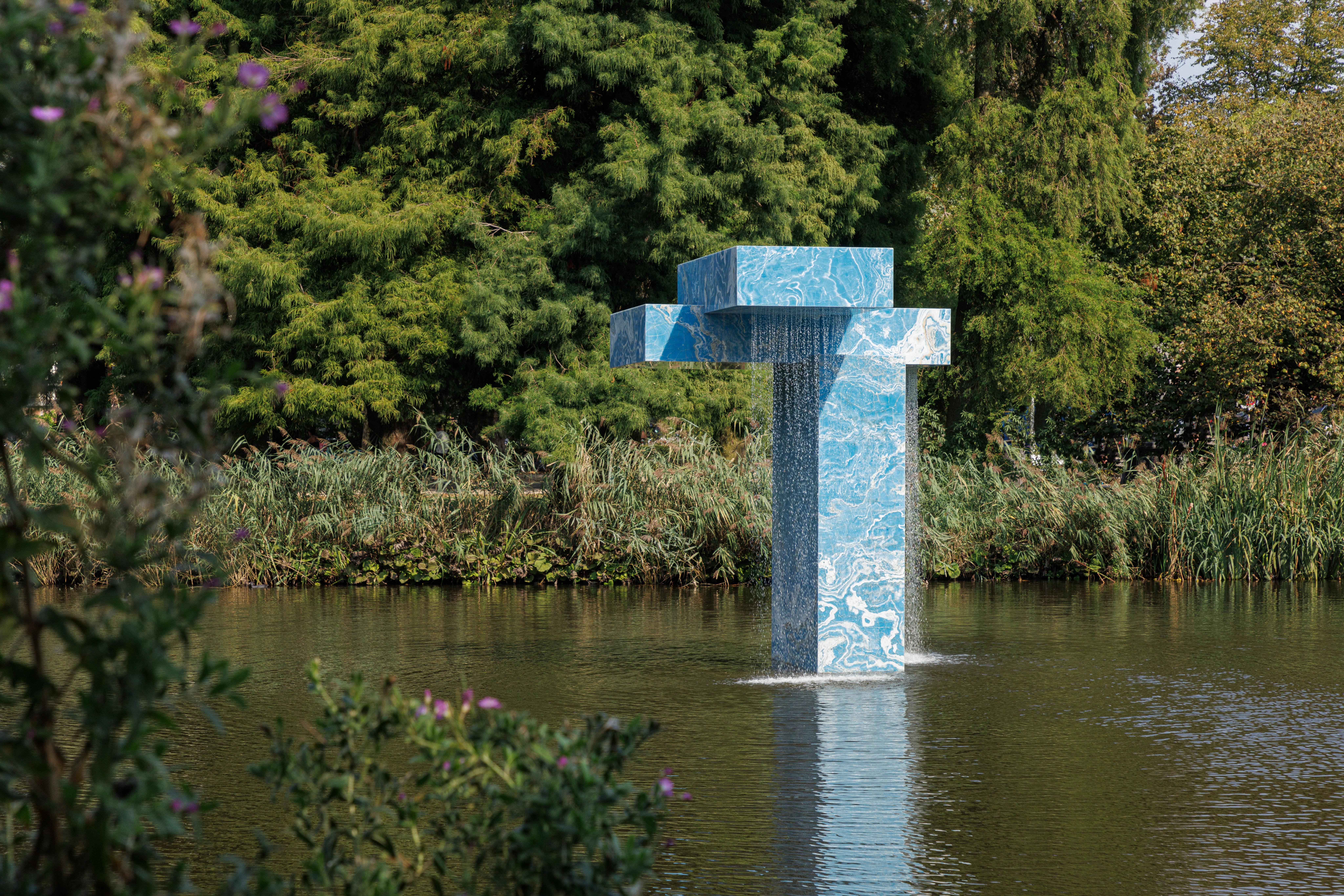 vondel-fountain-stacked-placeholder