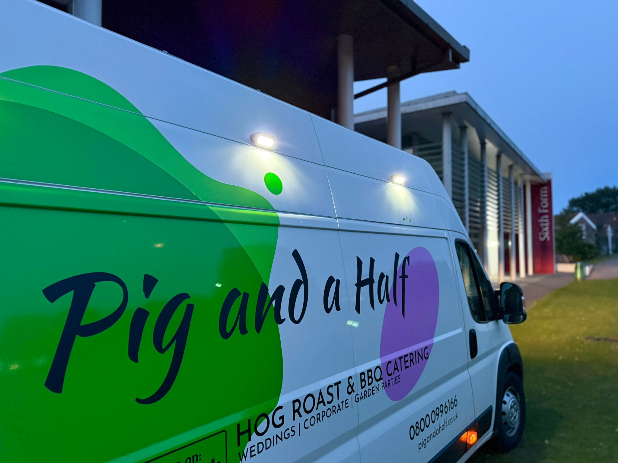 Hog Roast Rolls & Wood‑Fired Pizza for Marquee Weddings