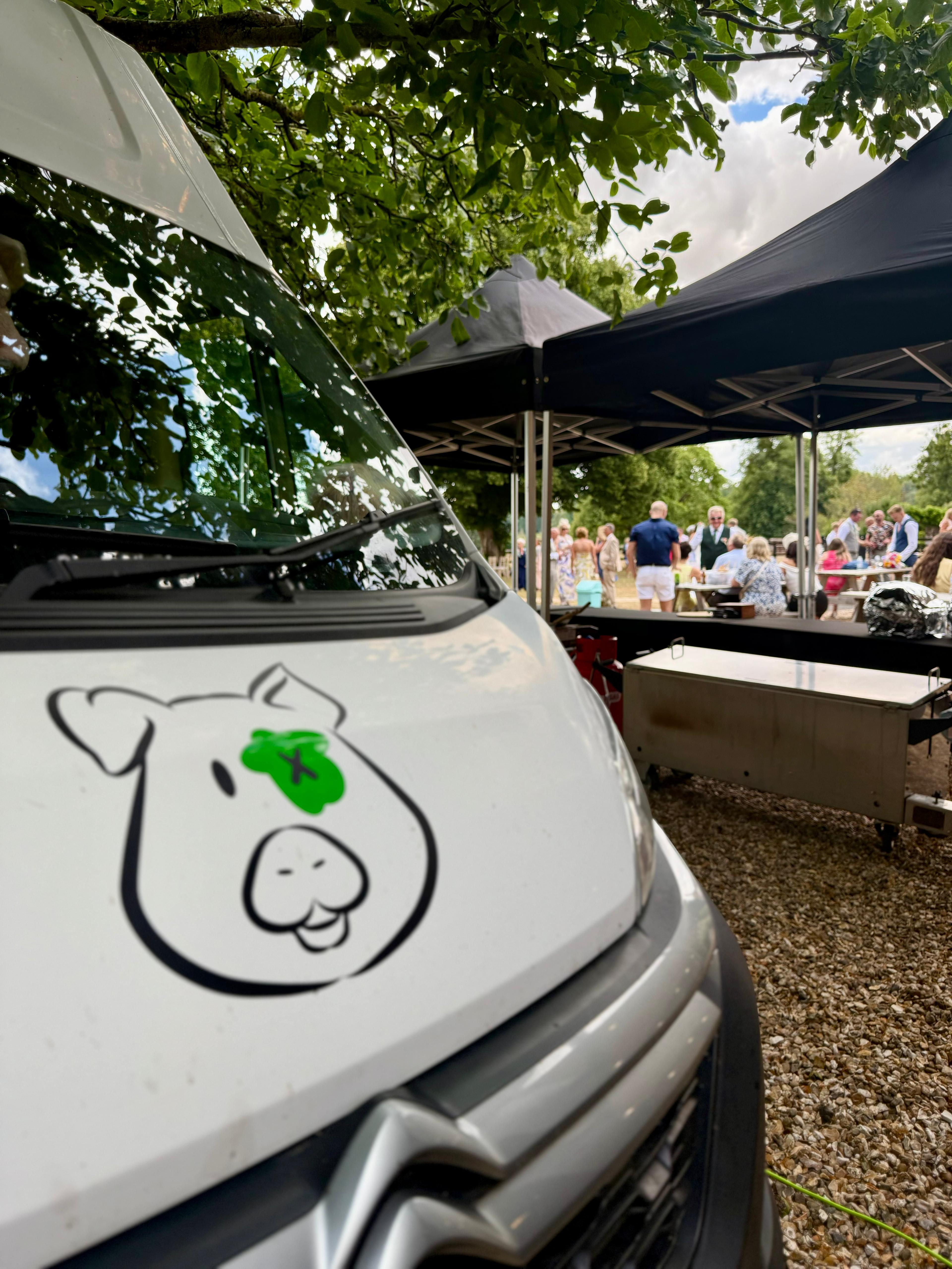 Rustic Wedding Catering: Hog Roast & Wood‑Fired Pizza