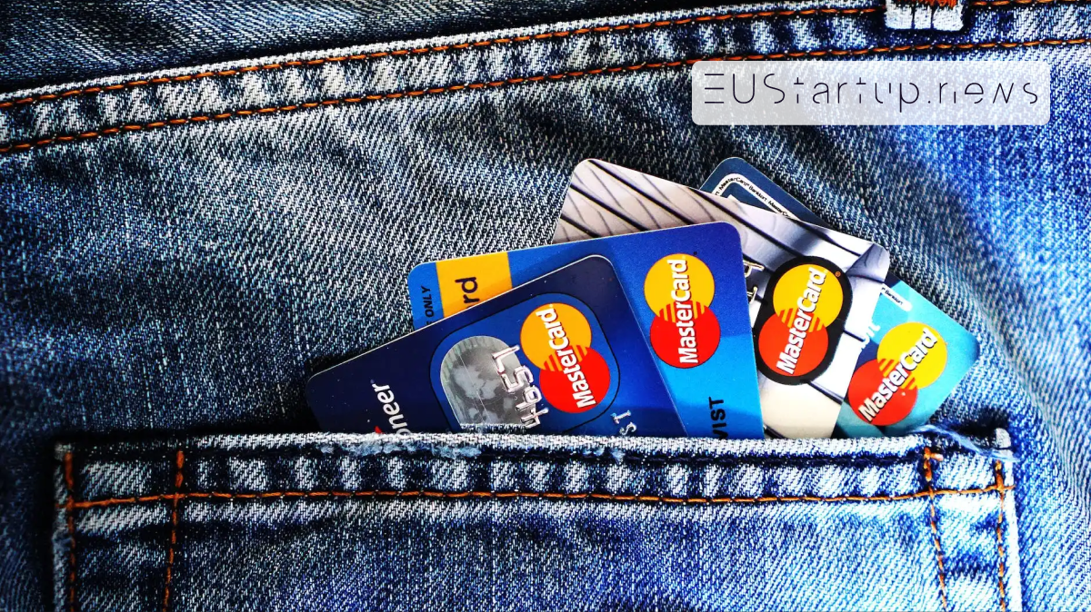 Jean pocket with physical Mastercard cards