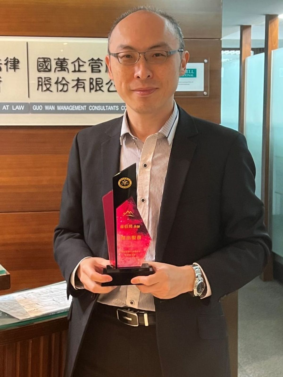 俞伯璋律師獲頒全國律師聯合會「傑出服務獎」殊榮!