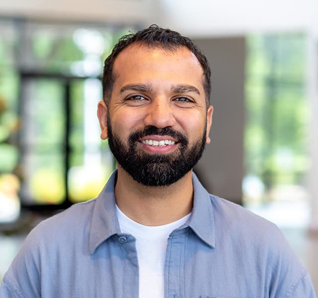 Julian Valbuena, Campus Pastor - Español