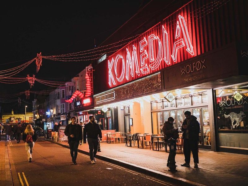 Komedia neon sign