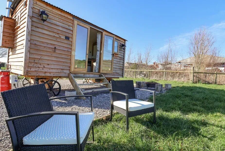 Cariad Bach, Denbighshire