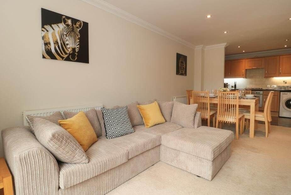 4B Waltham Road