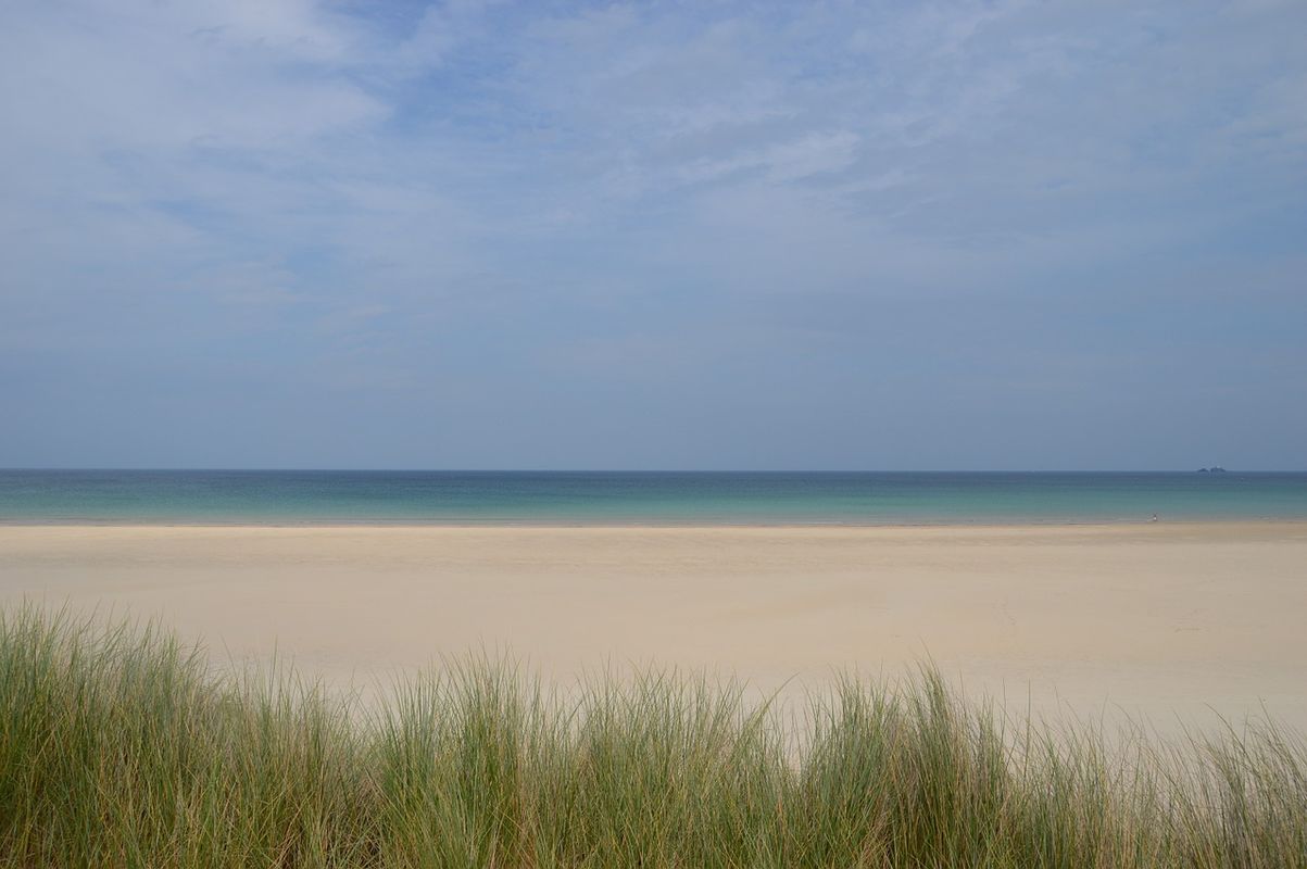 The beautiful beach of Porthkidney Sands, a dog-friendly beach in Cornwall