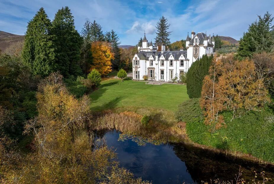 Dalnaglar Castle – Perthshire, Scotland