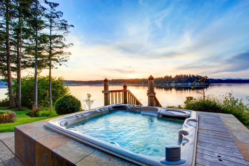 A hot tub overlooking the lake on a holiday from Last Minute Cottages