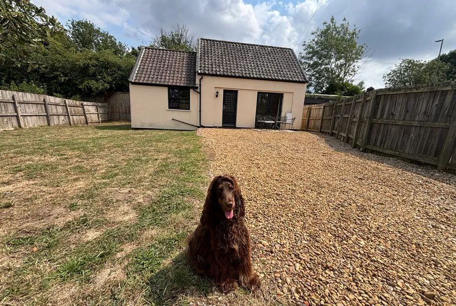 Cottages with enclosed gardens for dogs