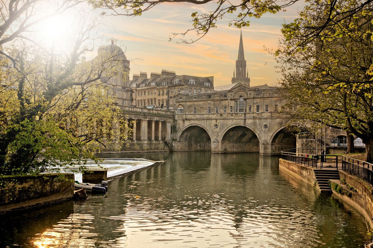 Explore Pulteney Bridge and the River Avon