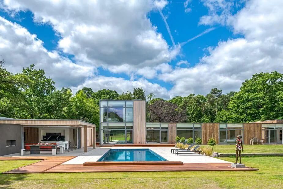 Stardust Mansion, Surrey Hills