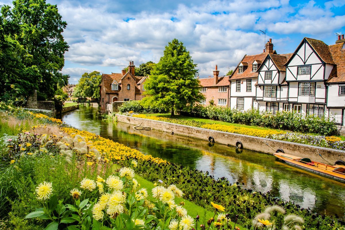 Cottages by the river in Higham, Kent