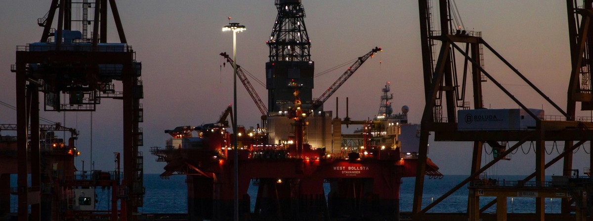 Cover Image for Oil & Gas
