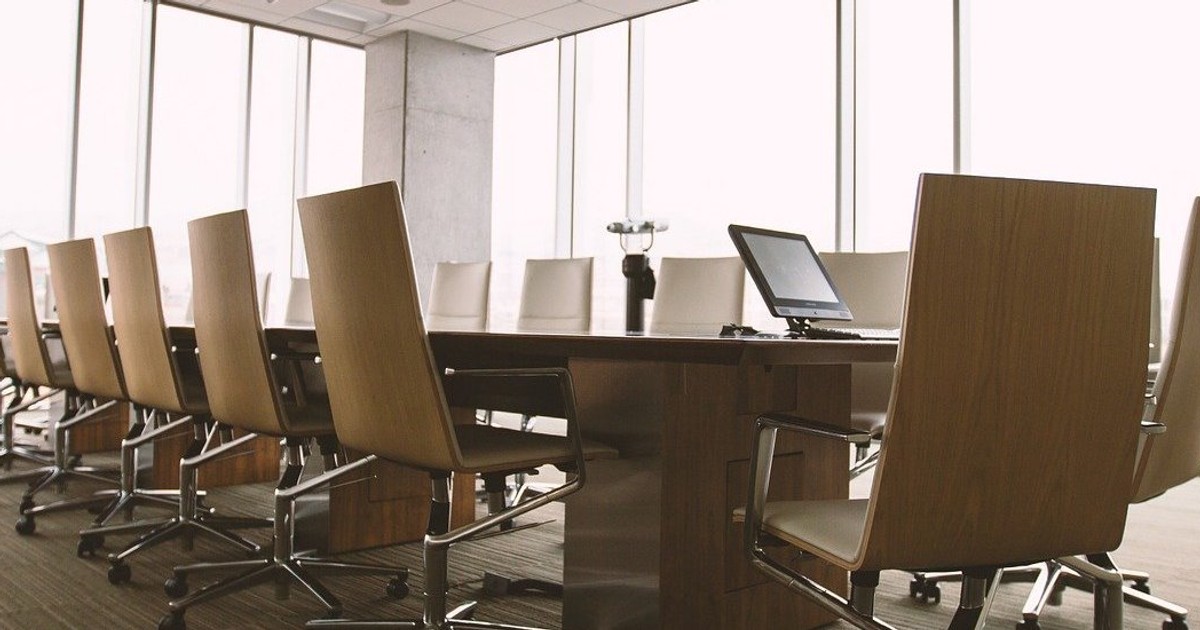 Cover Image for 3 Benefits of an LLC vs. C-Corp for Startup Businesses