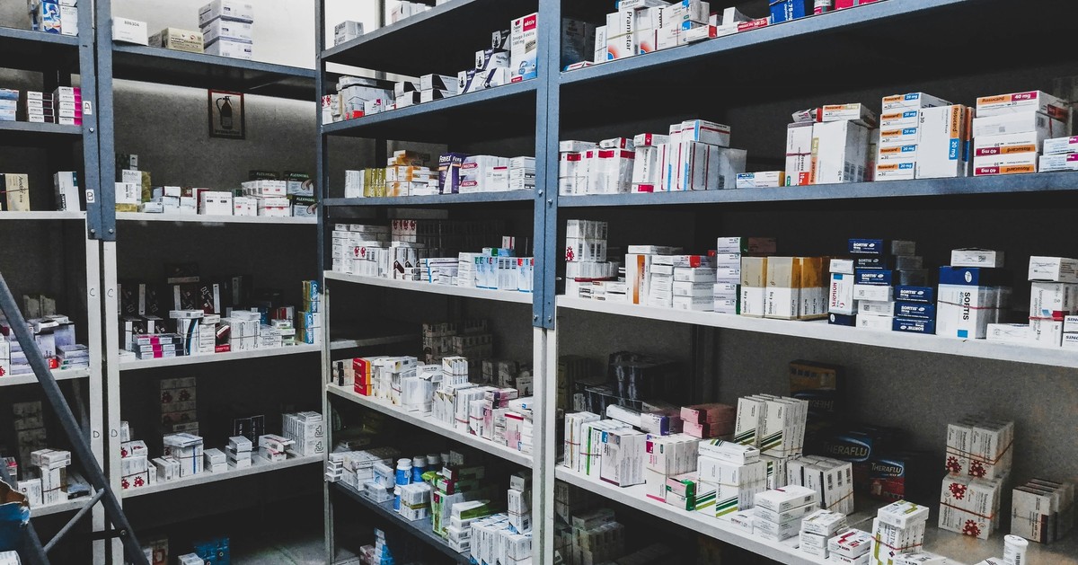 Cover Image for The Pharmacy Sector is Contracting. Here's What Net Lease Holders Need To Know.