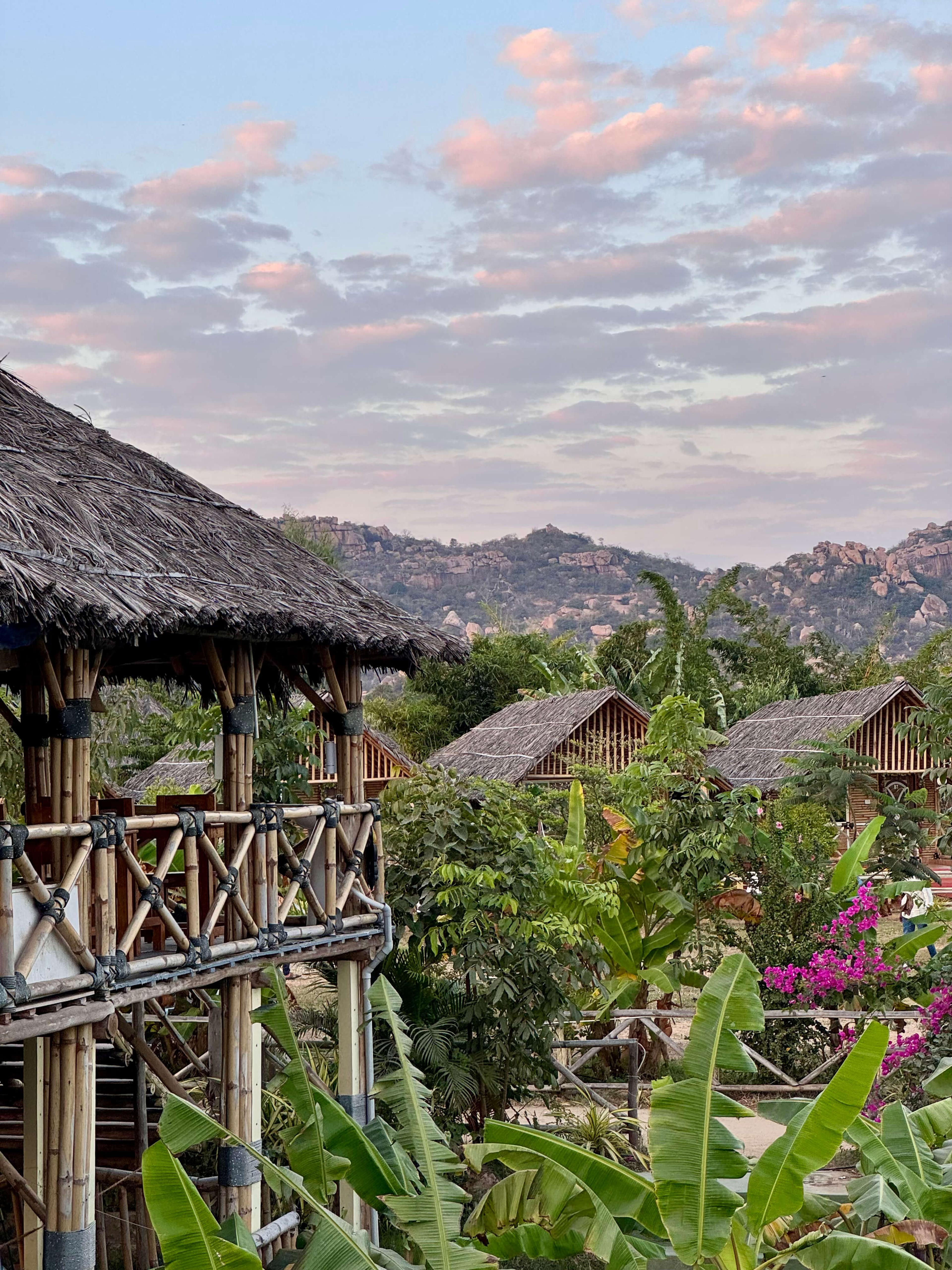 Mowgli's Cafe Hampi & Guest House, Hampi (updated prices 2026)