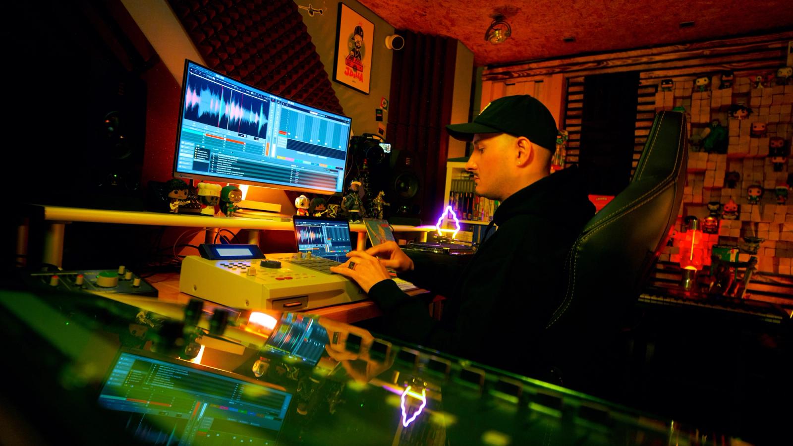 Music producer/DJ Cookin Soul using Serato Studio