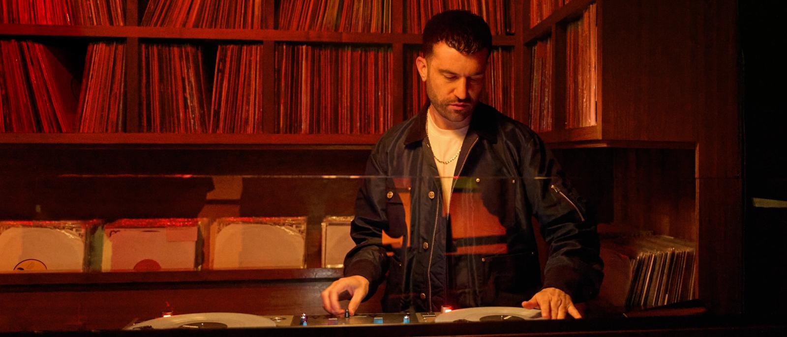 A-Trak scratching on turntables using Serato DJ for iOS, a DJ app for iPhone and iPad.