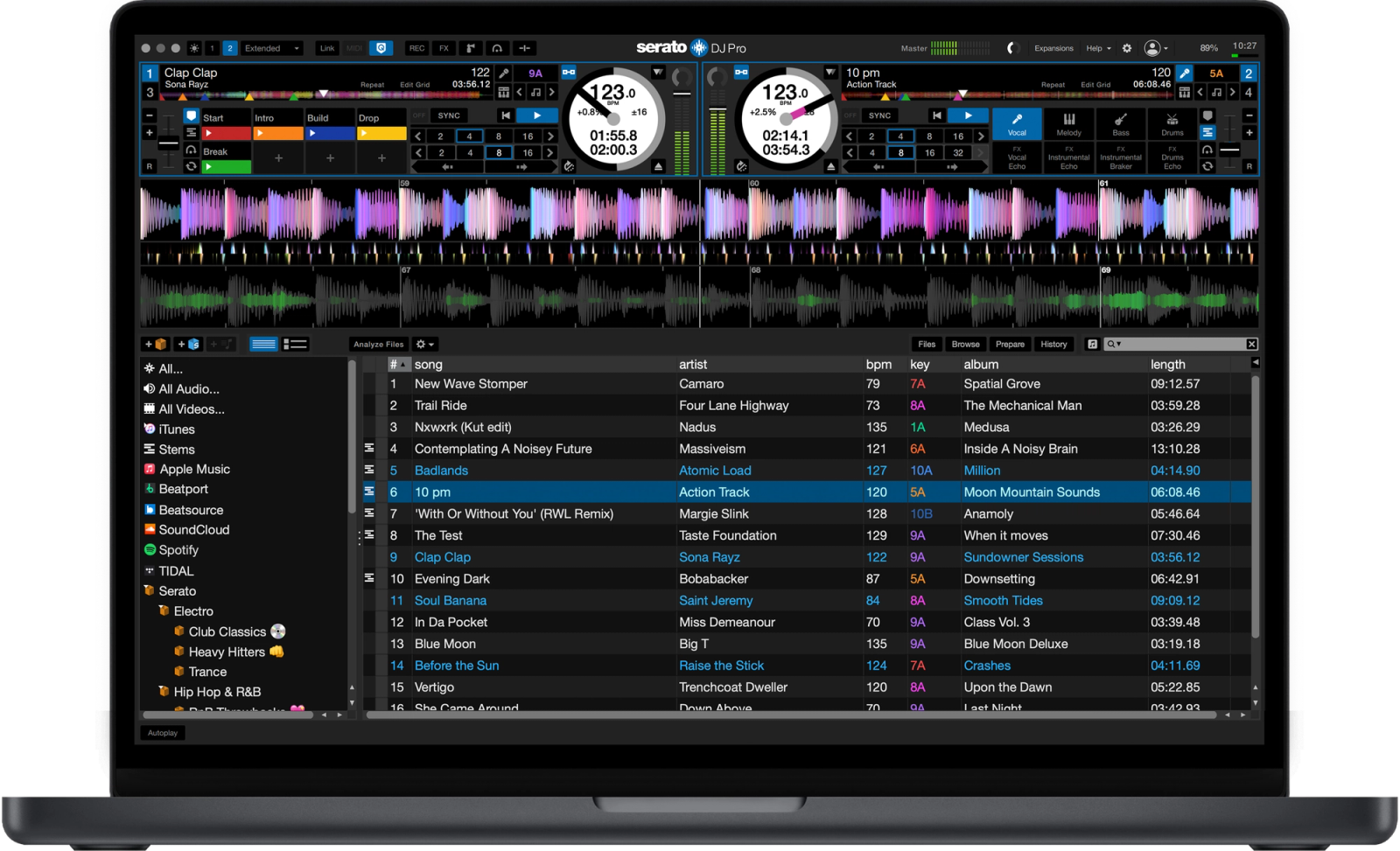 Serato DJ Pro GUI dynamic waveform view showing real-time mixing in Serato's top DJ software.
