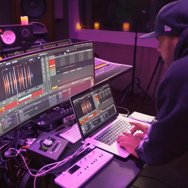 Grammy-Nominated Producer Hector Delgado using Serato Studio