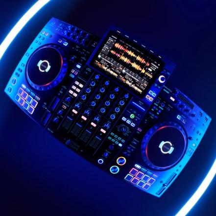 Serato DJ Pro 3.2.4 with AlphaTheta XDJ-AZ support