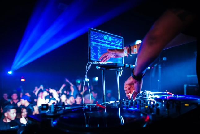 Professional DJ artist using Serato DJ Pro, the world's top DJ software.
