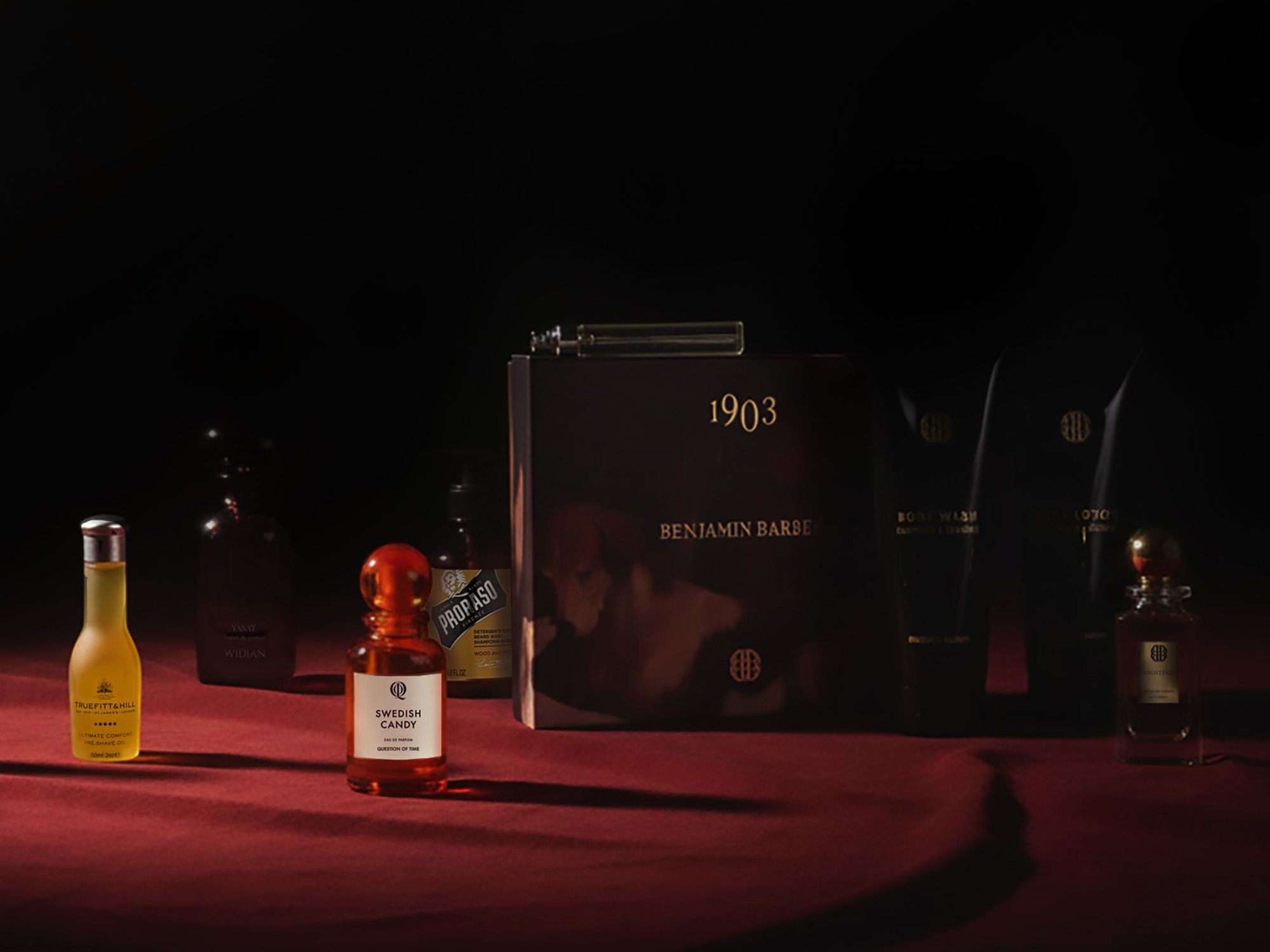 Groomingprodukter uppställda mot en julig bakgrund