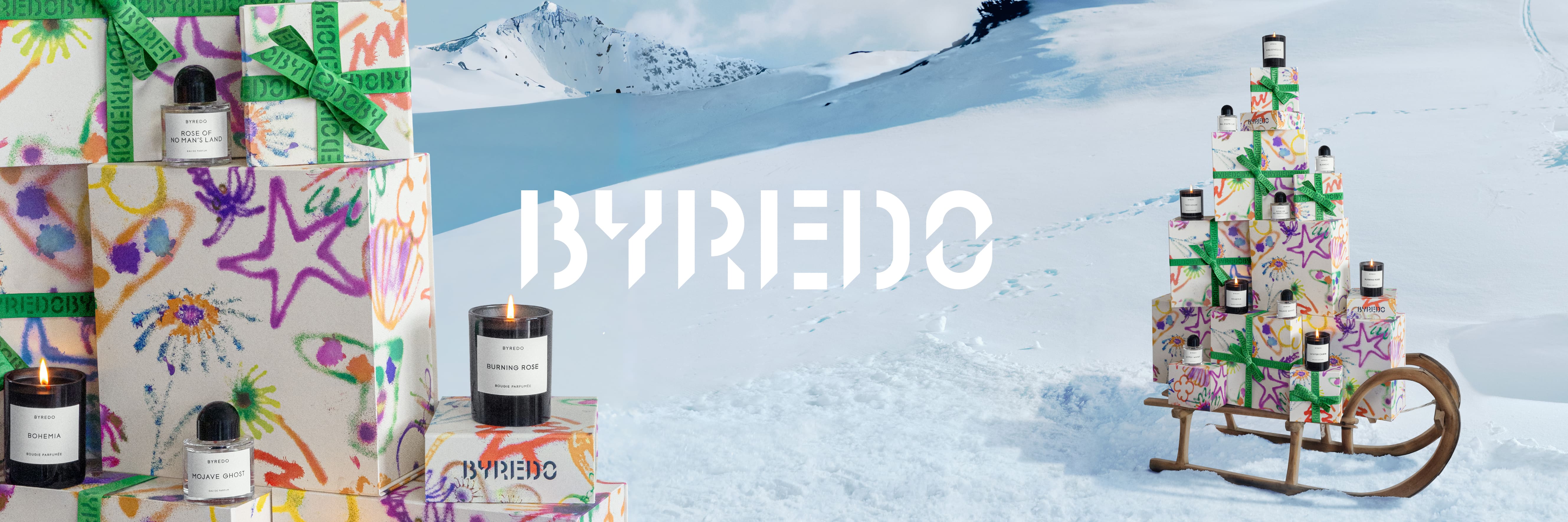 Byredo-produkter i et vinterlandskap med slede og snø