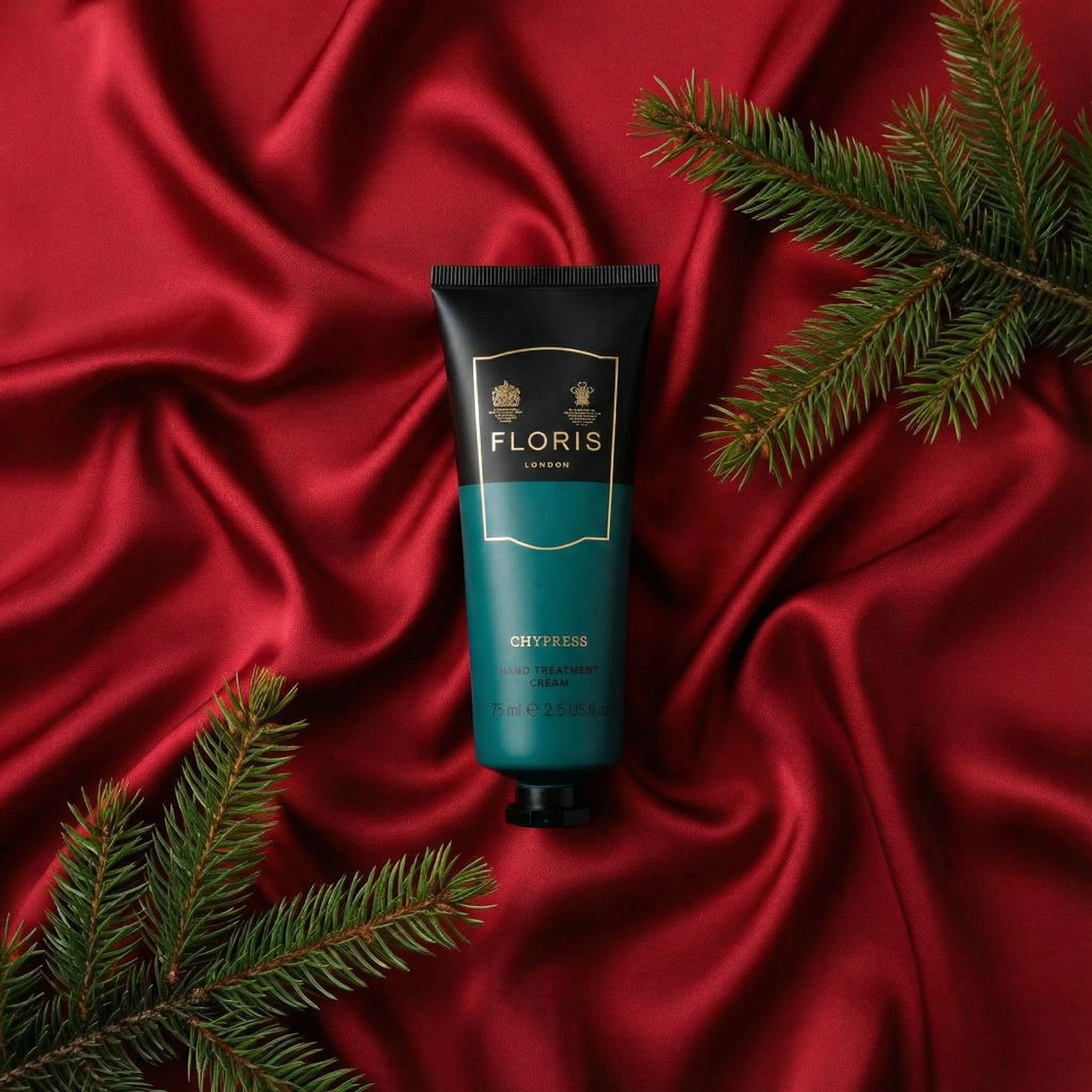 Handkräm från Floris i doften chypress i julig miljö