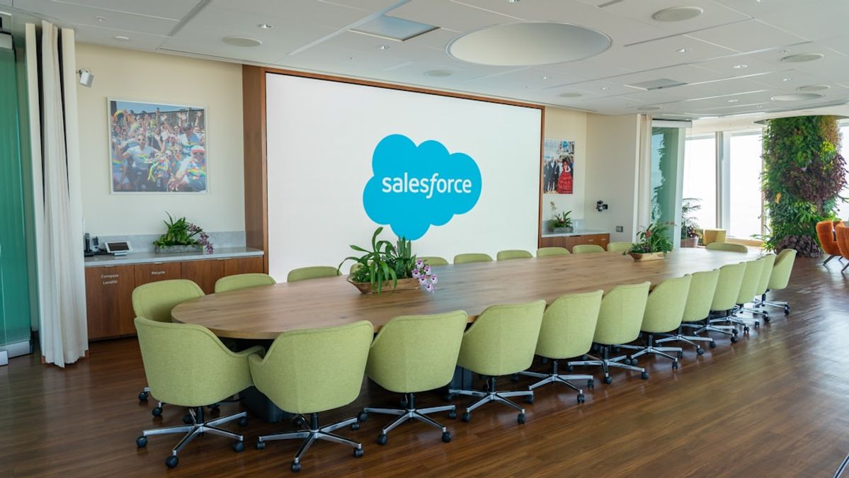 Microsoft Retires Office Lens: A Masterclass in Platform Strategy & AI Integration