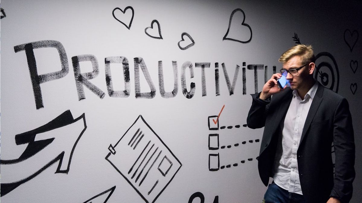 Uninterrupted Innovation: Why Baseus’ Retractable 6-in-1 Adapter is Essential for Global Tech Builders