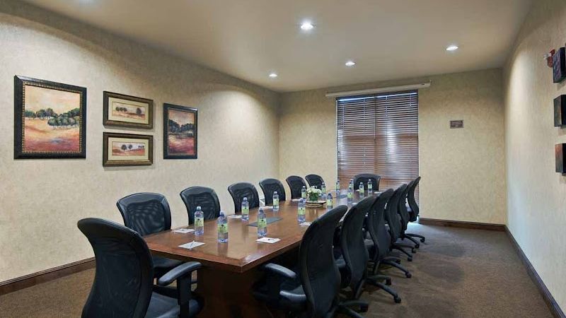 Photo of Oxford Suites Yakima