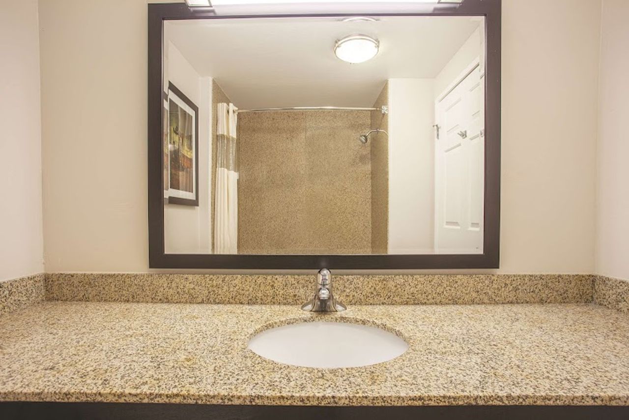 Photo of La Quinta Inn & Suites by Wyndham Bakersfield North