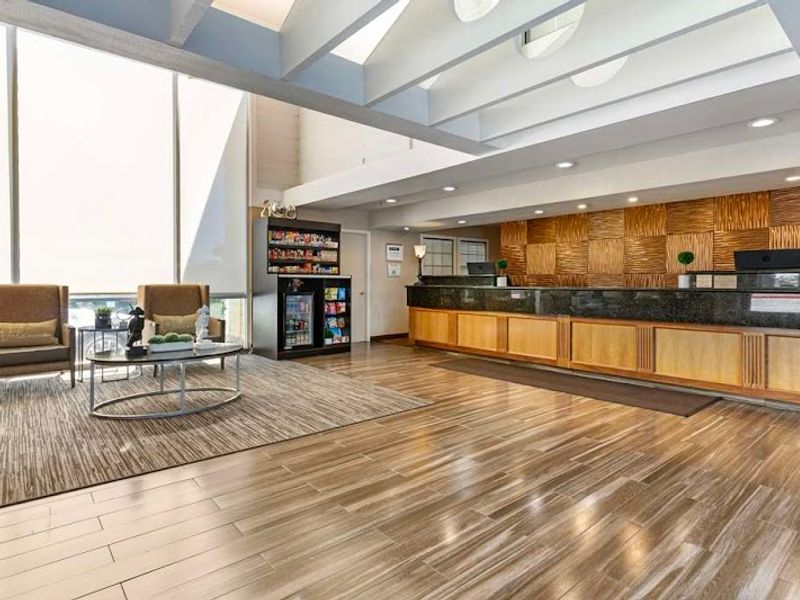 Photo of Best Western Plus Heritage Inn