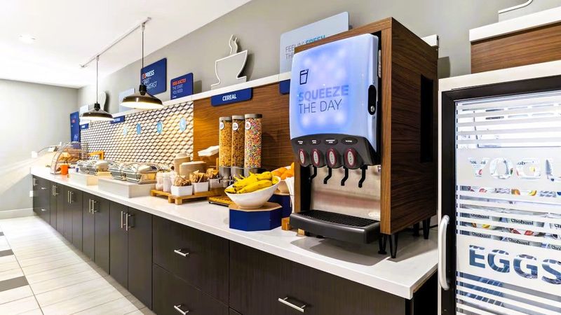 Holiday Inn Express & Suites Mountain View Silicon Valley, an IHG Hotel - Free Breakfast