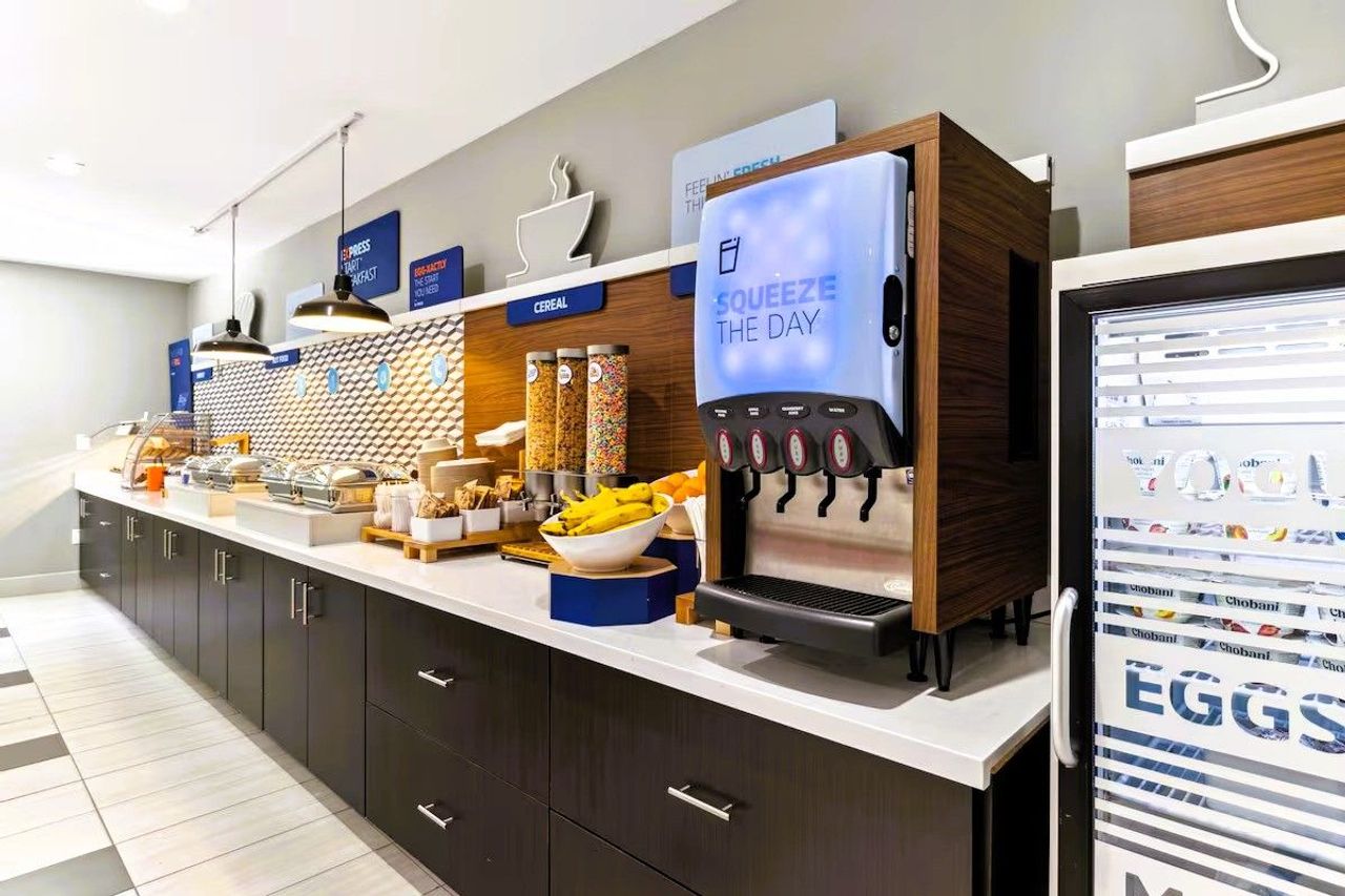 Holiday Inn Express & Suites Mountain View Silicon Valley, an IHG Hotel - Free Breakfast