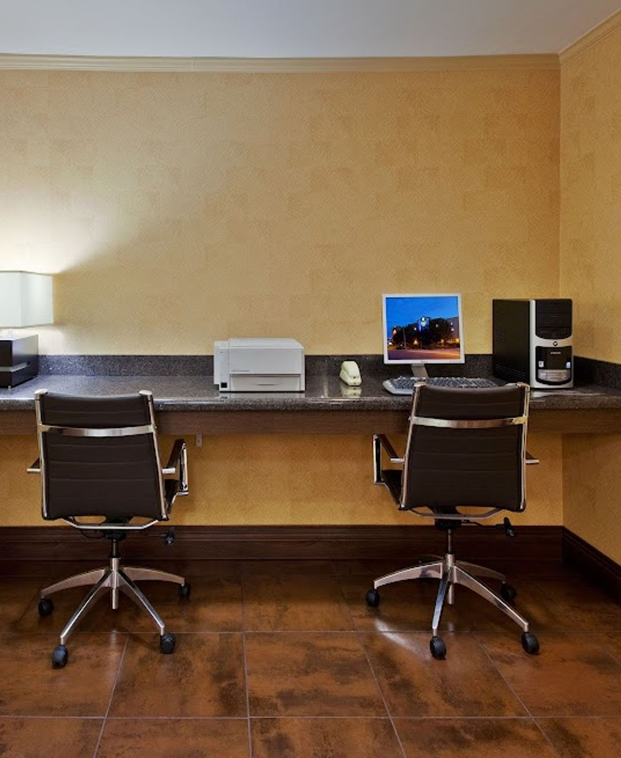 Photo of Holiday Inn Express & Suites Belmont by IHG
