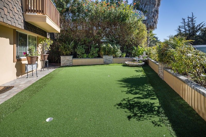 Photo of Stage Coach Lodge Monterey - On-site Mini golf putt‑putt