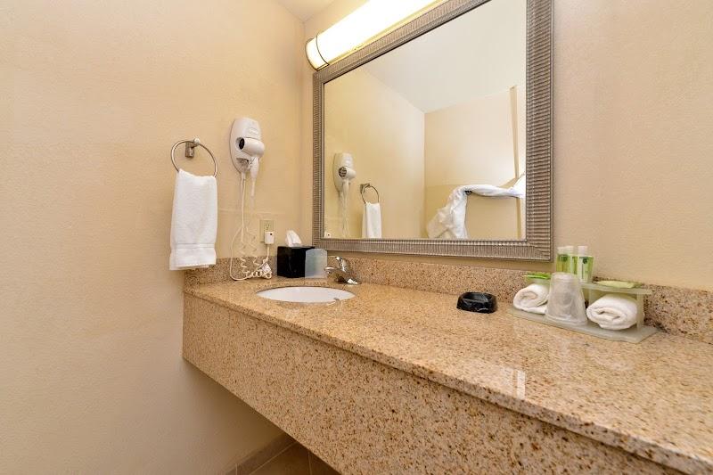 Photo of Holiday Inn Express Portland South - Lake Oswego, an IHG Hotel