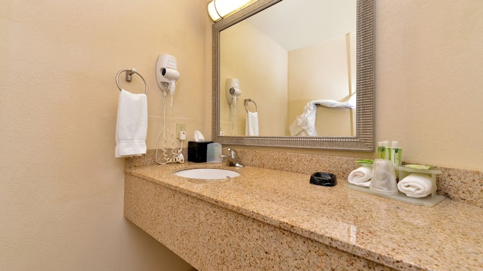 Photo of Holiday Inn Express Portland South - Lake Oswego, an IHG Hotel