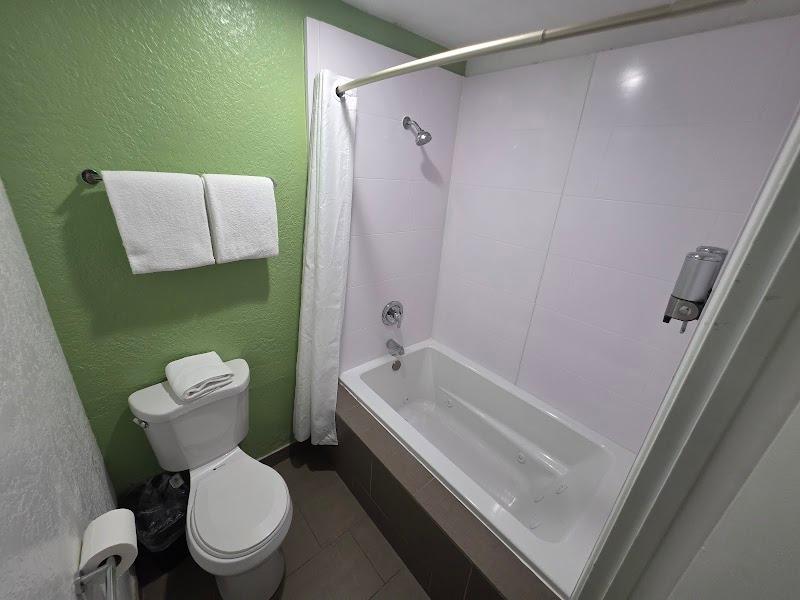 Photo of The Aqua Pacific Hotel - Private Hot Tub