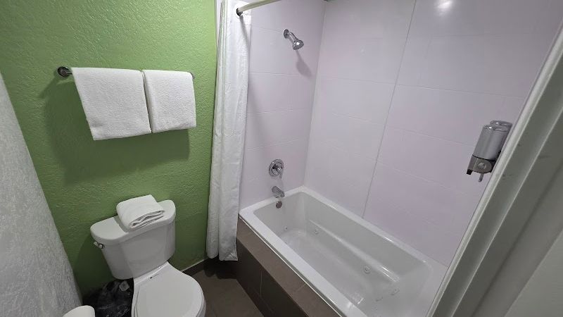 Photo of The Aqua Pacific Hotel - Private Hot Tub