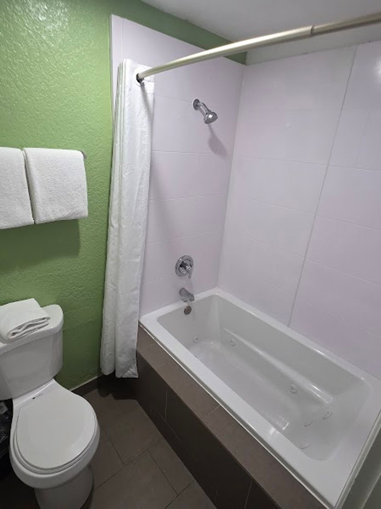 Photo of The Aqua Pacific Hotel - Private Hot Tub