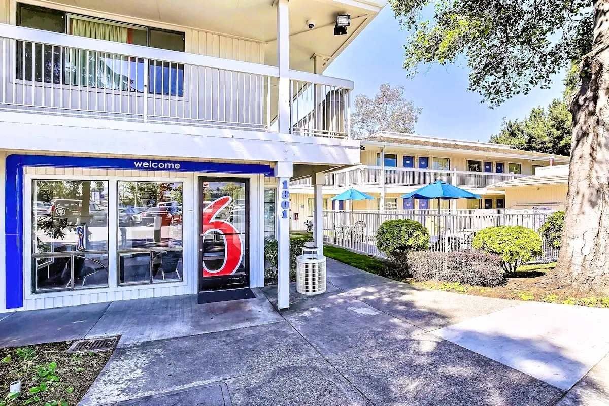 Motel 6 Oakland, CA - Embarcadero