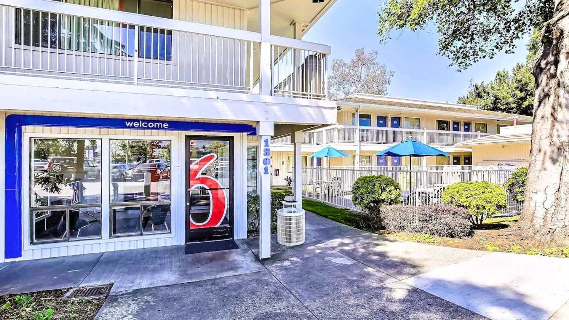 Motel 6 Oakland, CA - Embarcadero