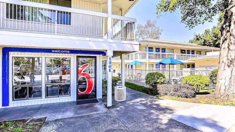 Motel 6 Oakland, CA - Embarcadero