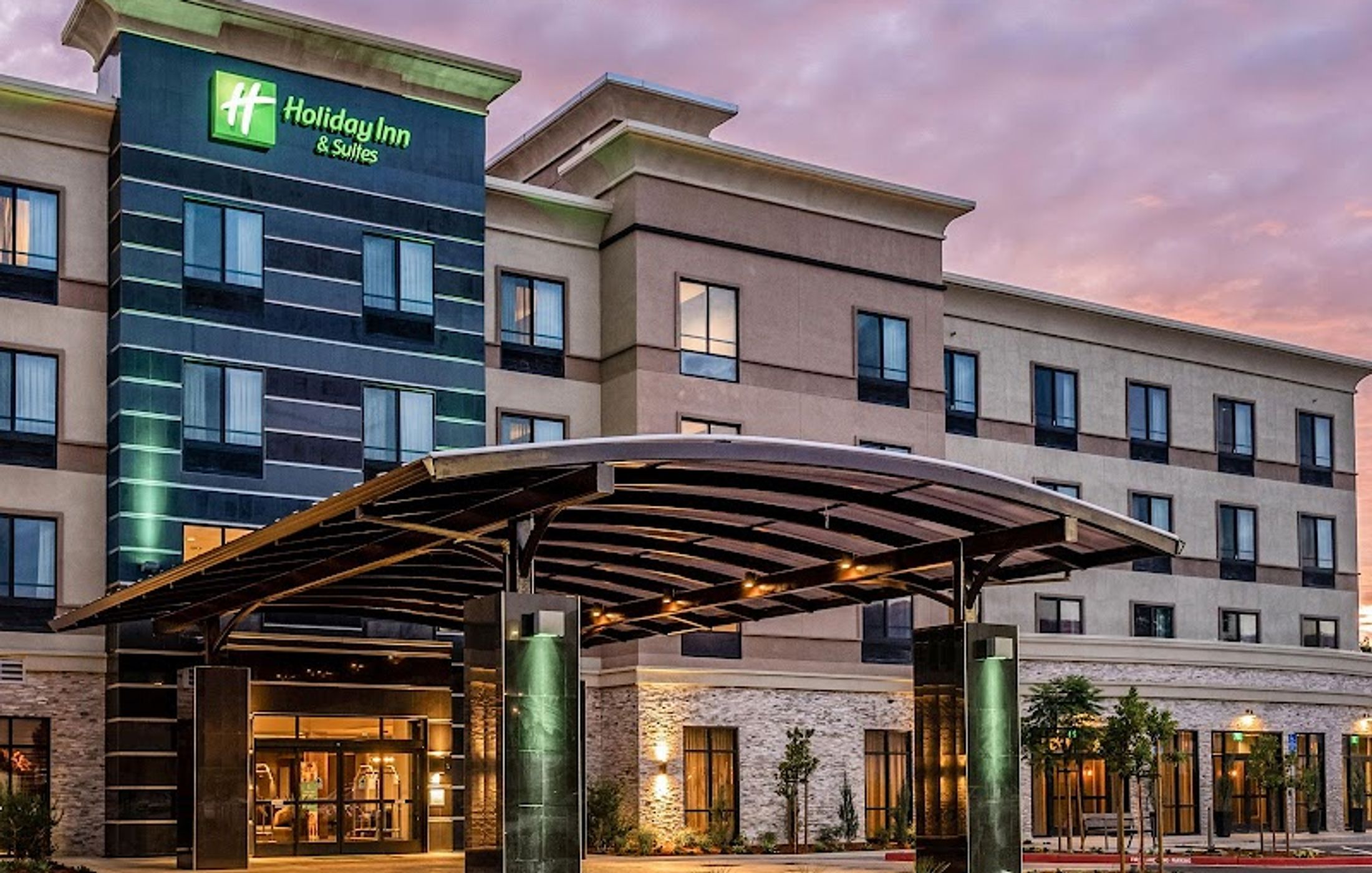 Holiday Inn & Suites Silicon Valley - Milpitas by IHG