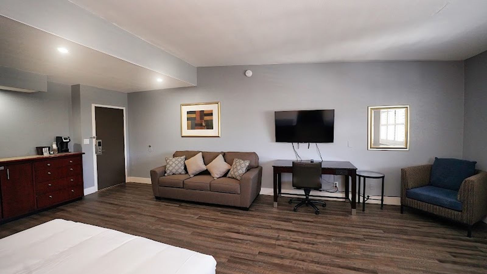 Photo of Seaside Inn & Suites