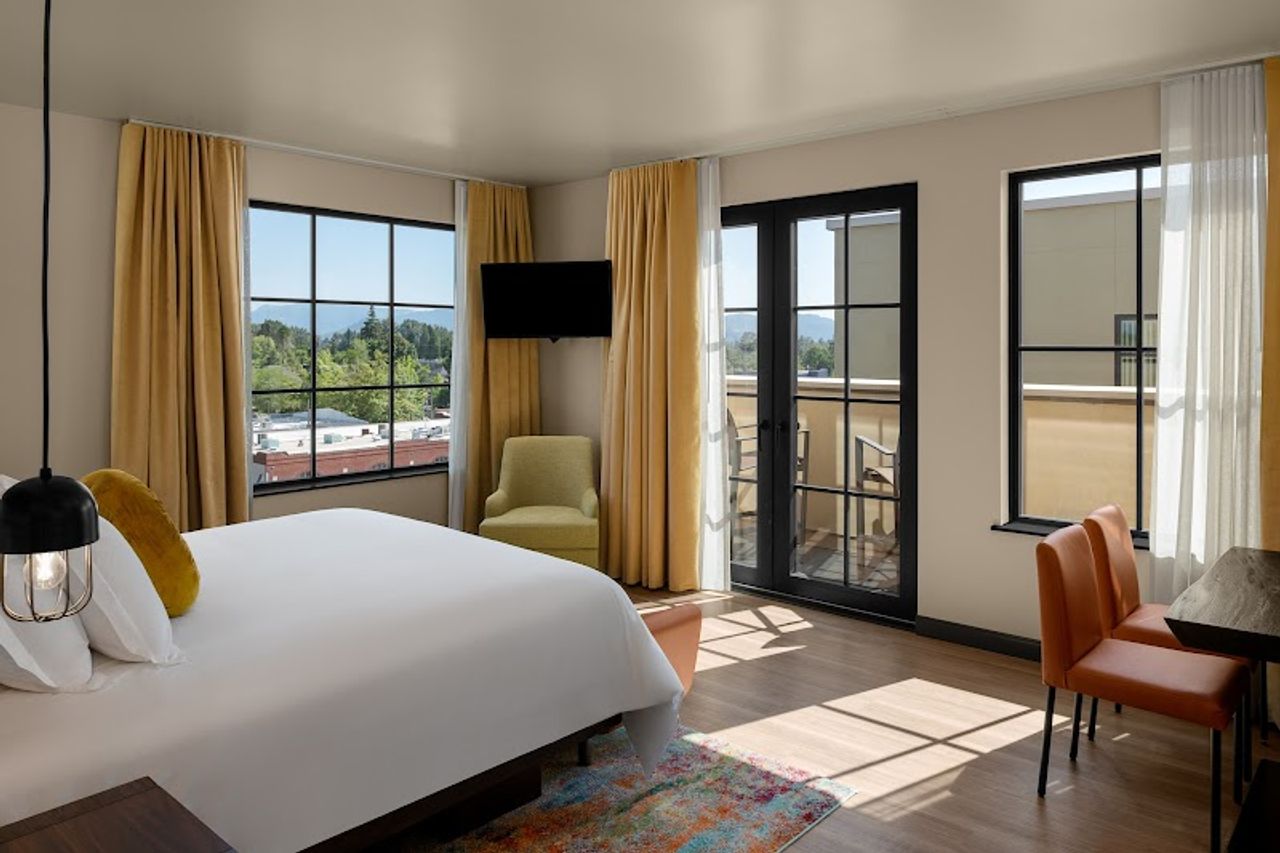 Photo of The Gordon Hotel - Suite, King Bed